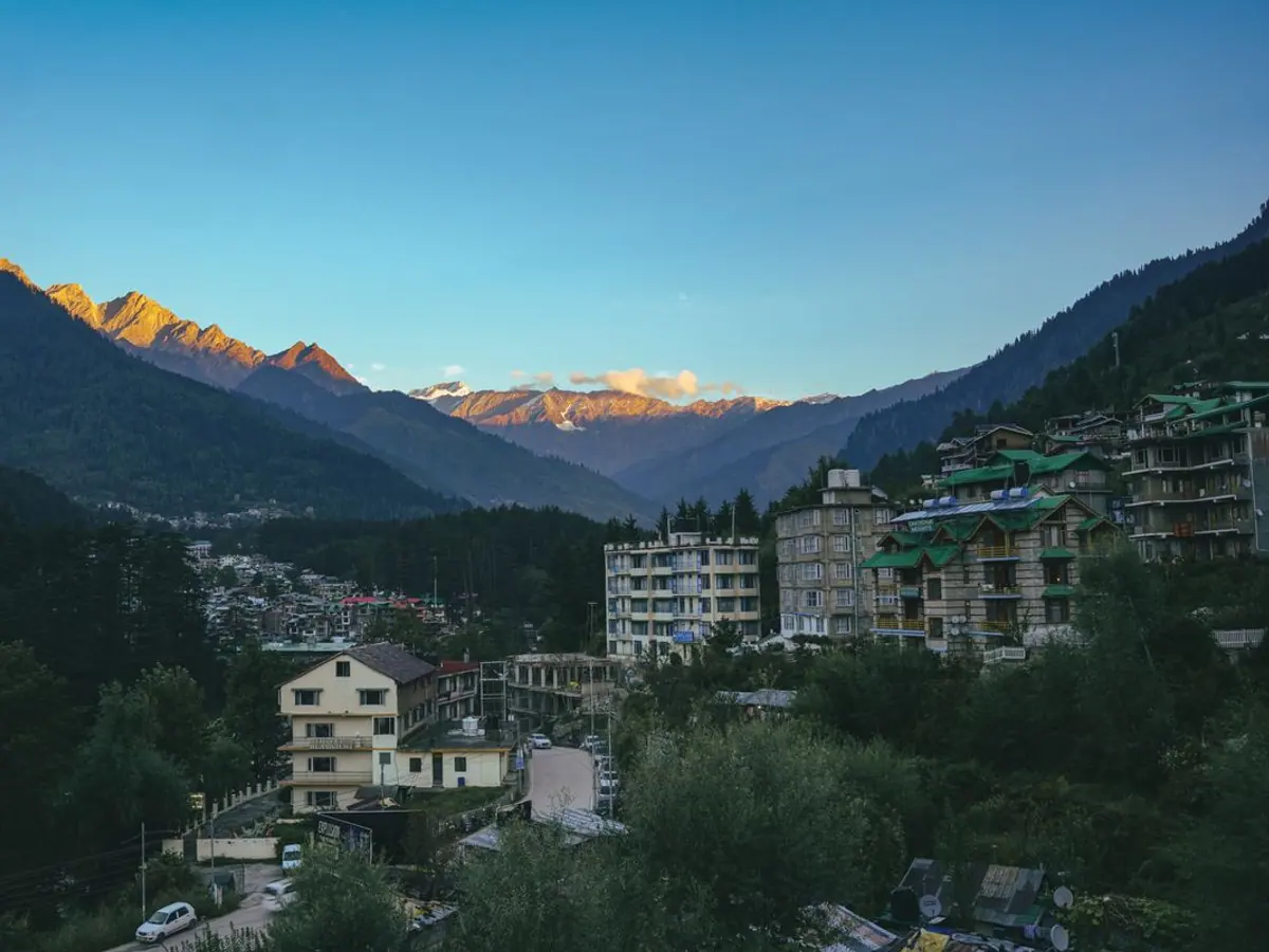Manali town below Himalayan peaks